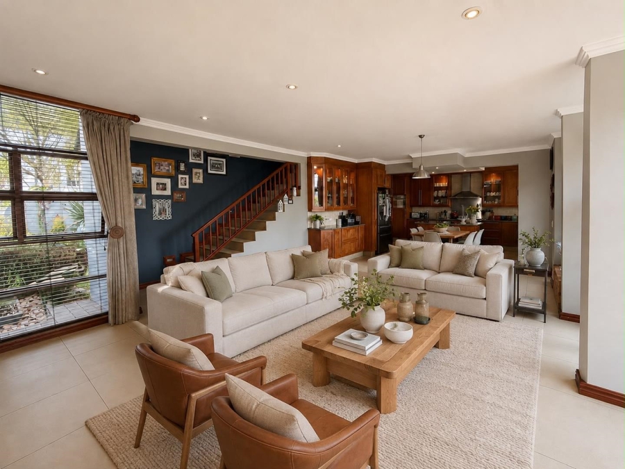 5 Bedroom Property for Sale in Copperleaf Estate Gauteng