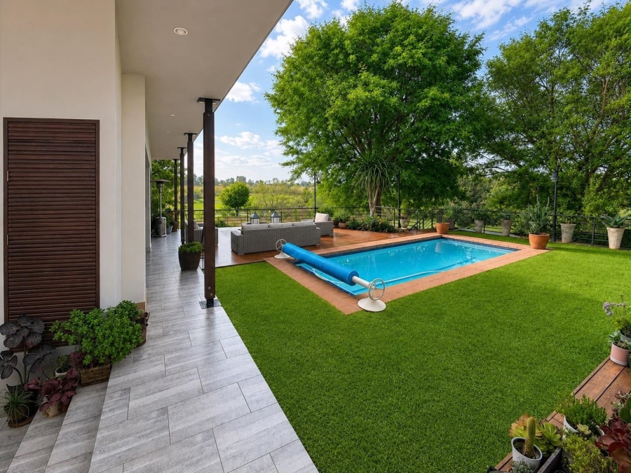 5 Bedroom Property for Sale in Copperleaf Estate Gauteng