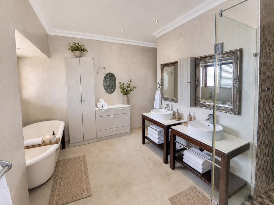 5 Bedroom Property for Sale in Copperleaf Estate Gauteng