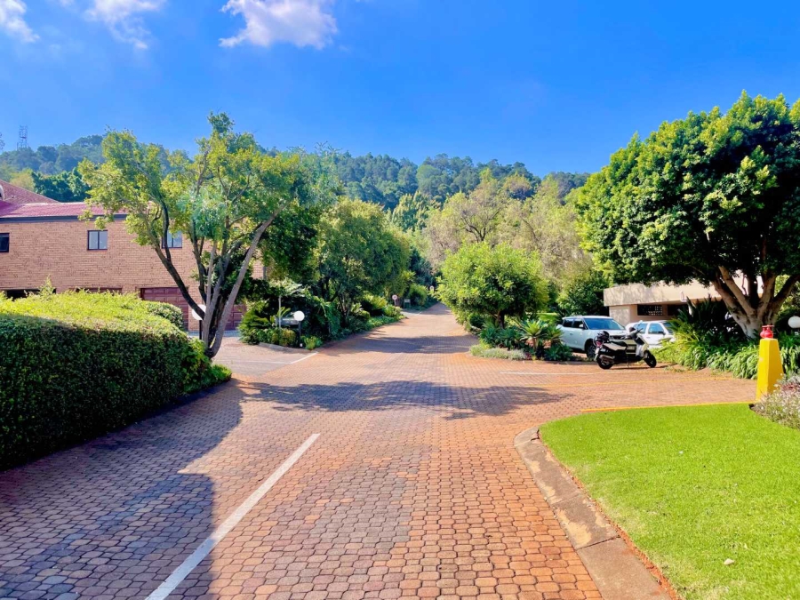 2 Bedroom Property for Sale in Faerie Glen Gauteng