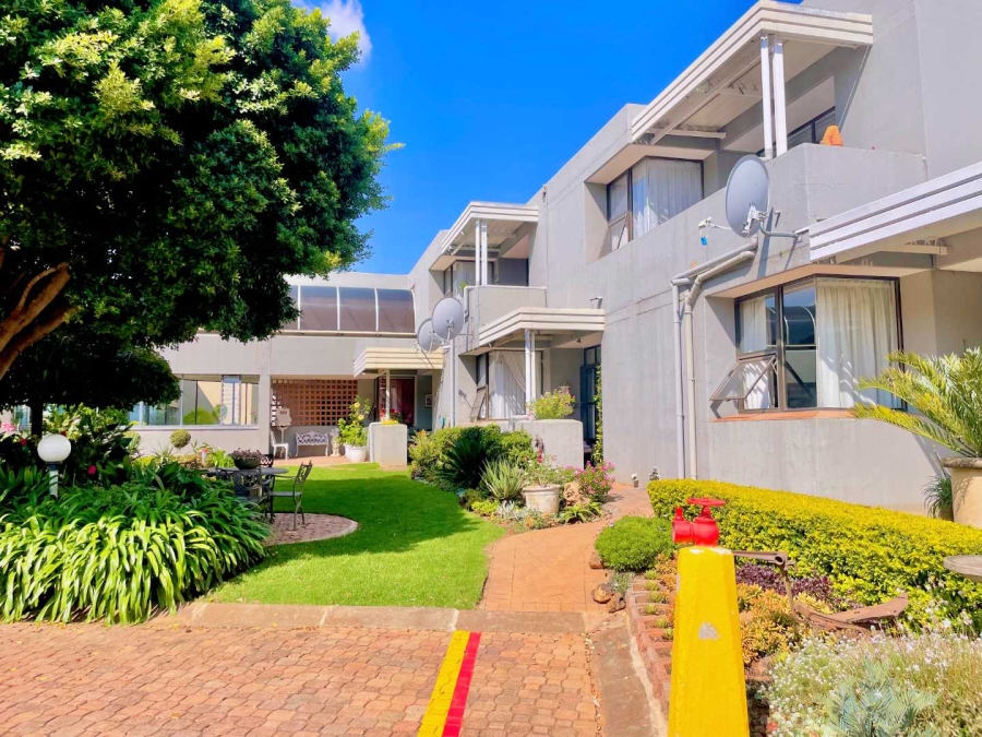 2 Bedroom Property for Sale in Faerie Glen Gauteng