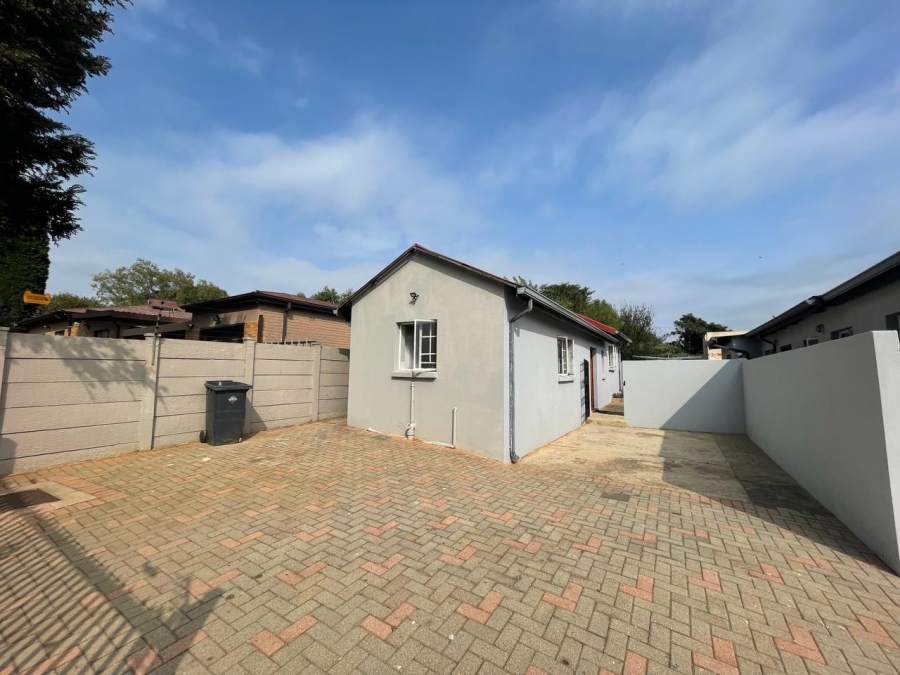 To Let 1 Bedroom Property for Rent in Discovery Gauteng