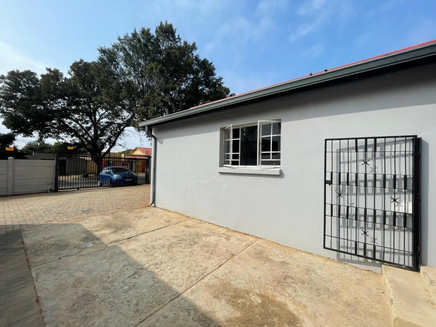 To Let 1 Bedroom Property for Rent in Discovery Gauteng
