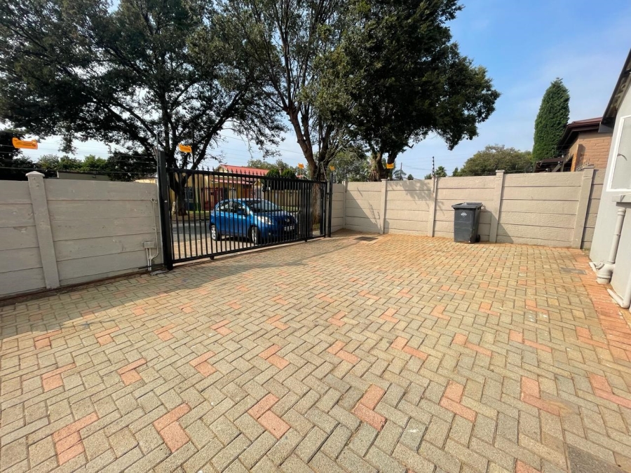 To Let 1 Bedroom Property for Rent in Discovery Gauteng