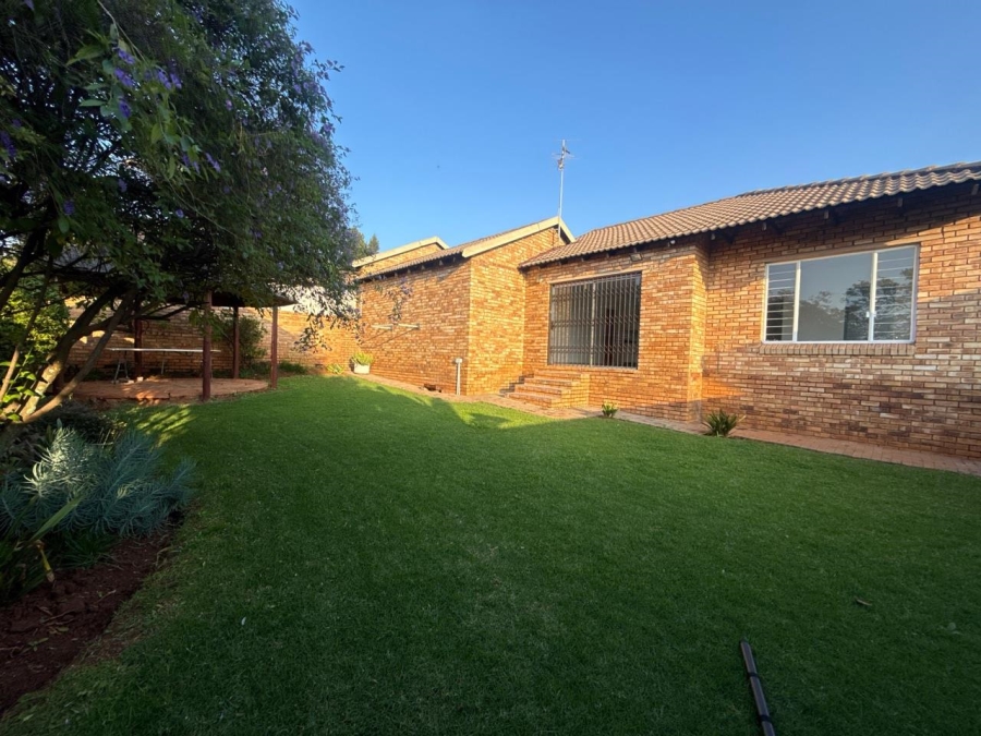 To Let 2 Bedroom Property for Rent in Roodepoort West Gauteng