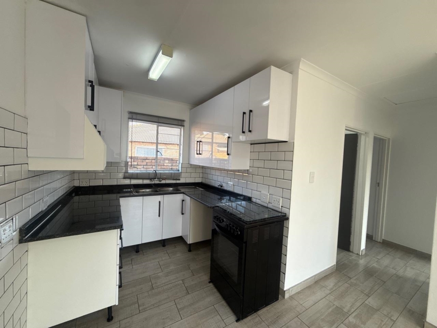 To Let 2 Bedroom Property for Rent in Roodepoort West Gauteng
