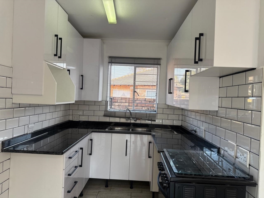 To Let 2 Bedroom Property for Rent in Roodepoort West Gauteng