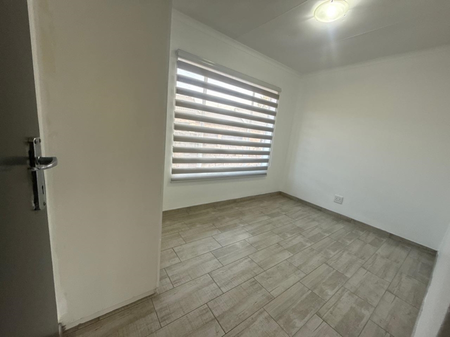To Let 2 Bedroom Property for Rent in Roodepoort West Gauteng