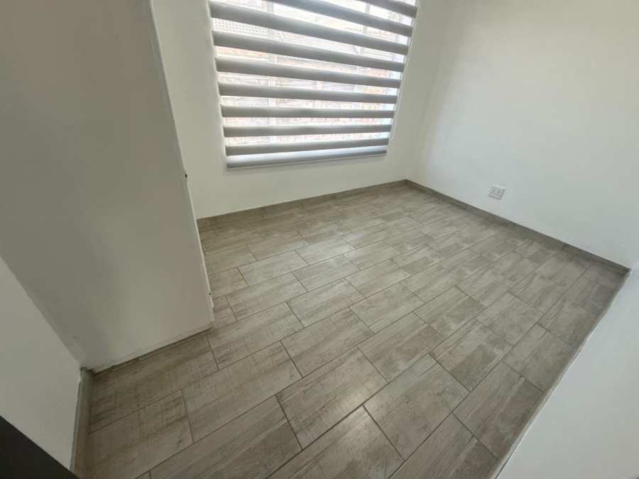 To Let 2 Bedroom Property for Rent in Roodepoort West Gauteng