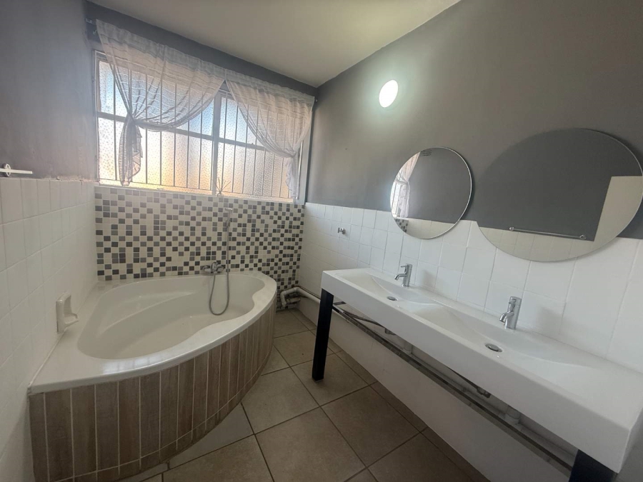 To Let 3 Bedroom Property for Rent in Florida Park Gauteng