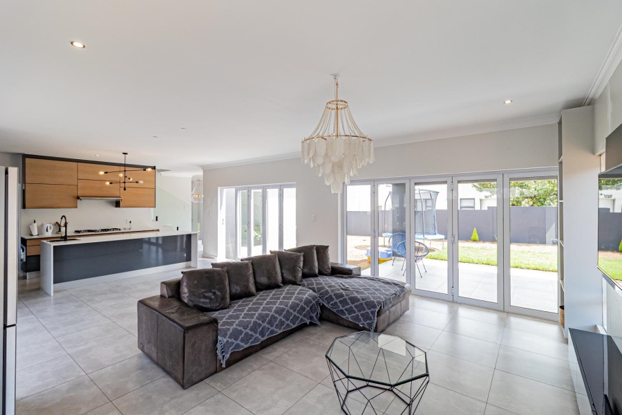 To Let 4 Bedroom Property for Rent in Cedar Creek Gauteng