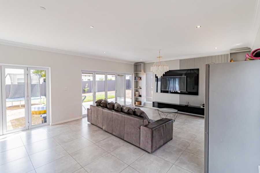 To Let 4 Bedroom Property for Rent in Cedar Creek Gauteng