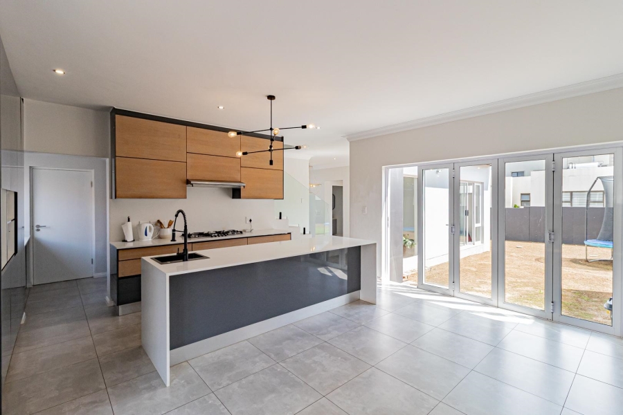 To Let 4 Bedroom Property for Rent in Cedar Creek Gauteng