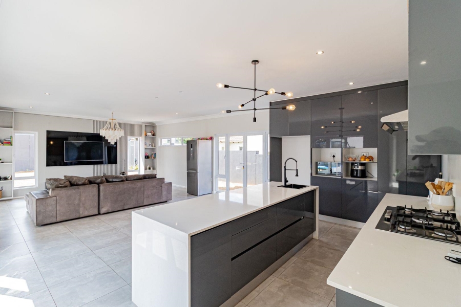 To Let 4 Bedroom Property for Rent in Cedar Creek Gauteng