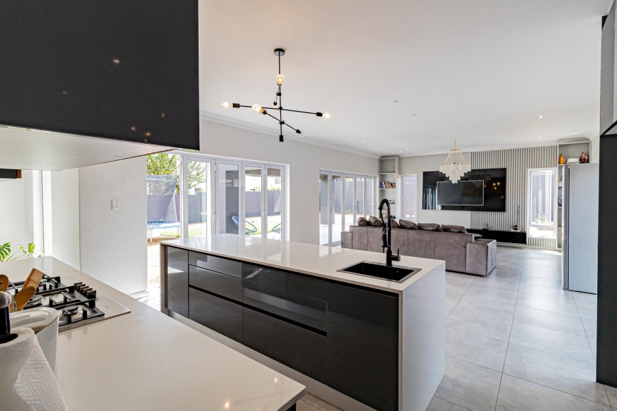 To Let 4 Bedroom Property for Rent in Cedar Creek Gauteng