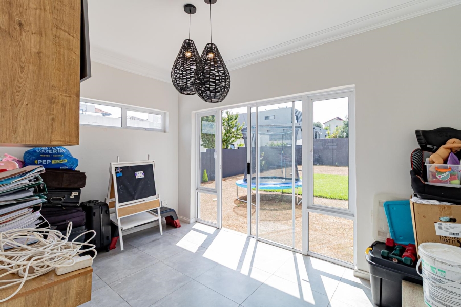 To Let 4 Bedroom Property for Rent in Cedar Creek Gauteng