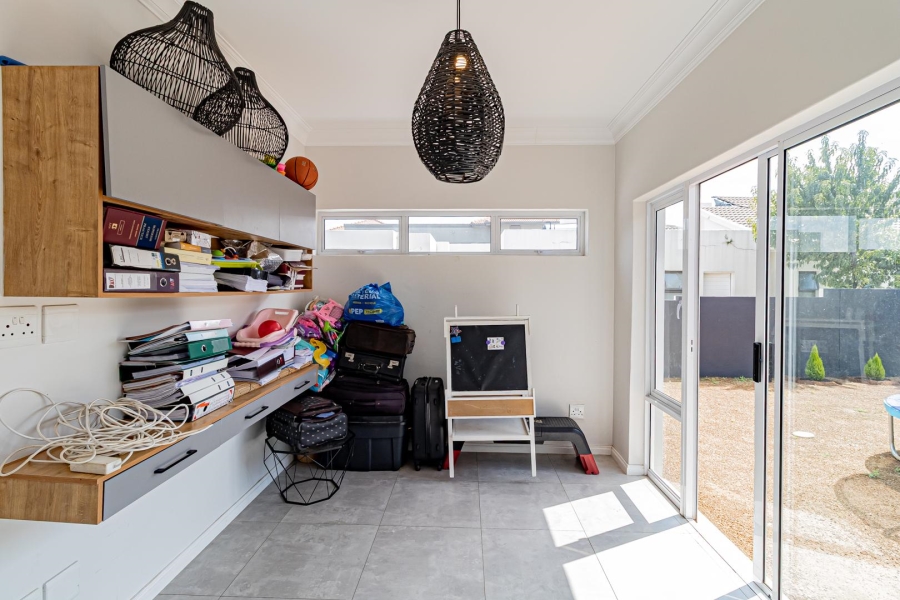 To Let 4 Bedroom Property for Rent in Cedar Creek Gauteng