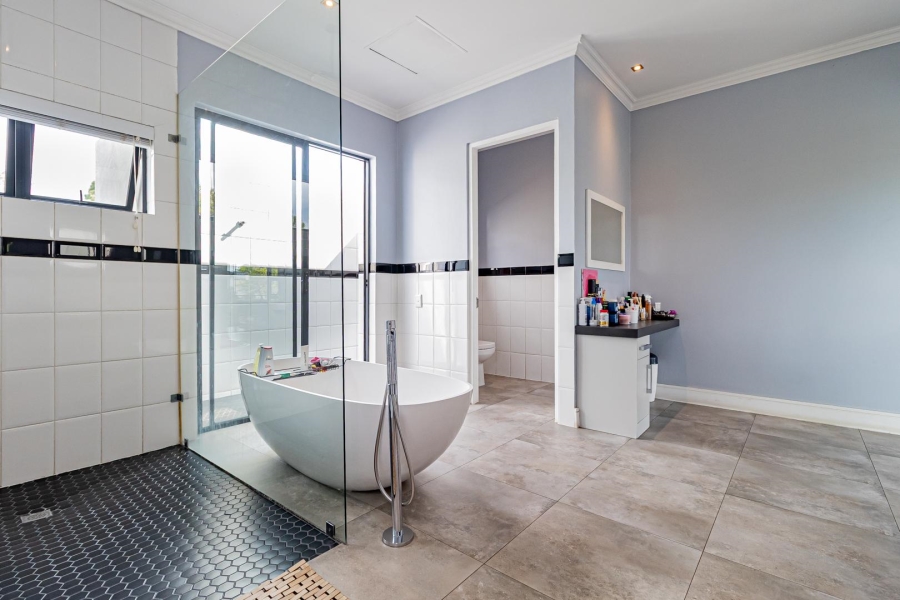 To Let 4 Bedroom Property for Rent in Helderfontein Estate Gauteng