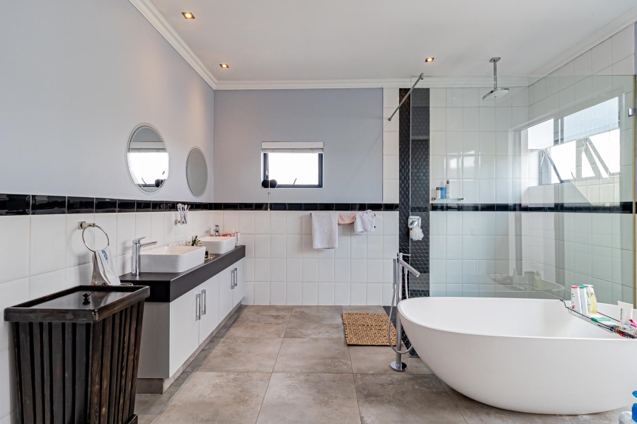 To Let 4 Bedroom Property for Rent in Helderfontein Estate Gauteng