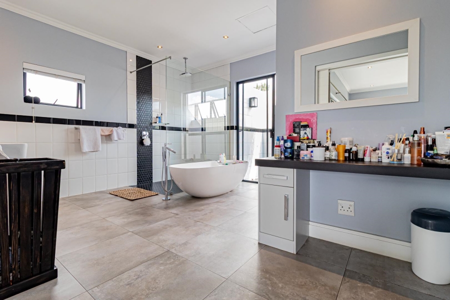 To Let 4 Bedroom Property for Rent in Helderfontein Estate Gauteng