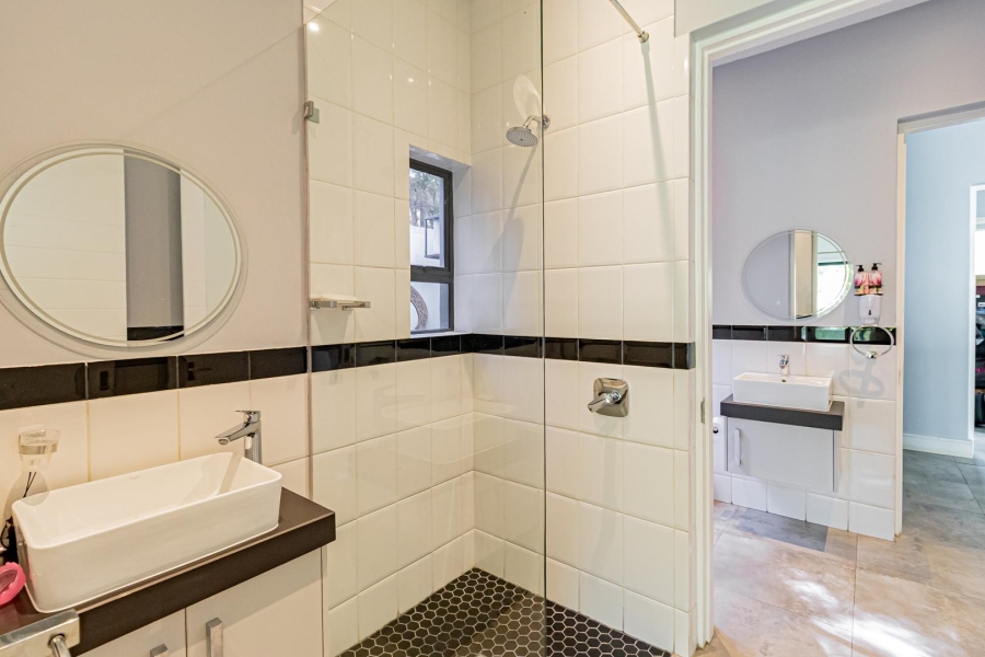 To Let 4 Bedroom Property for Rent in Helderfontein Estate Gauteng