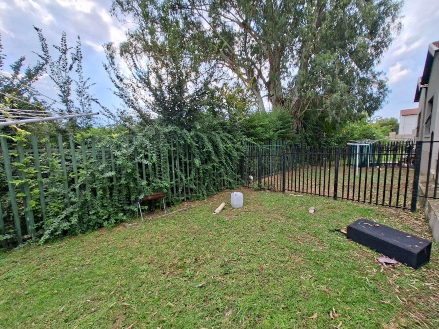 To Let 2 Bedroom Property for Rent in Buccleuch Gauteng