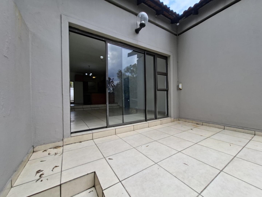 To Let 2 Bedroom Property for Rent in Buccleuch Gauteng