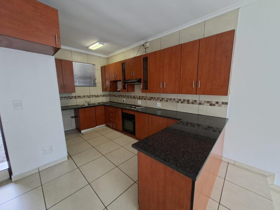 To Let 2 Bedroom Property for Rent in Buccleuch Gauteng