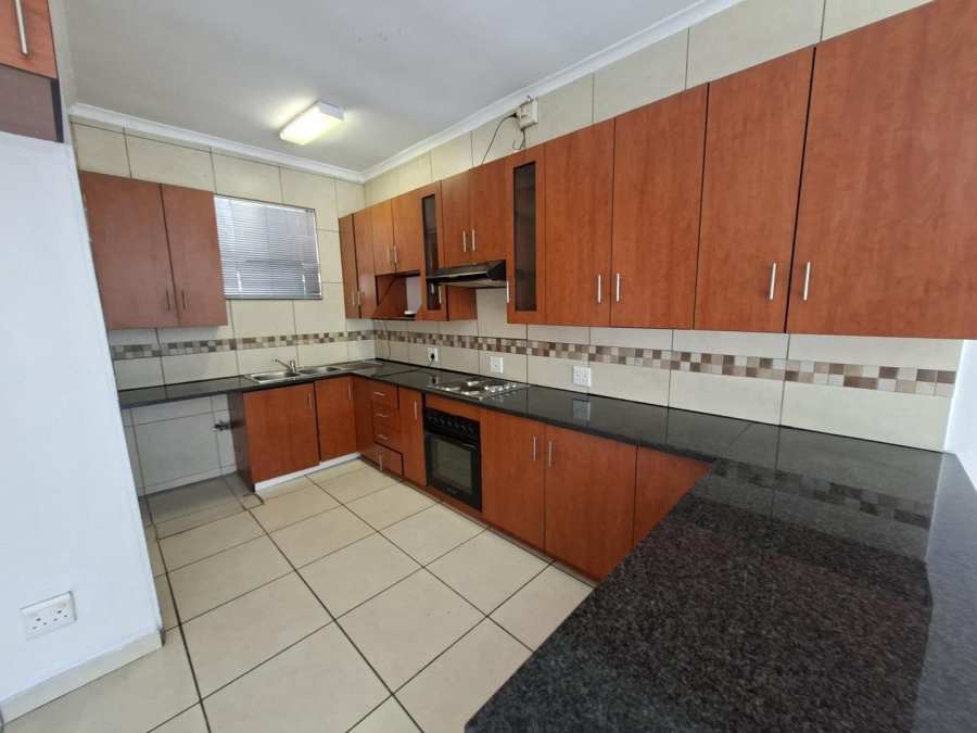 To Let 2 Bedroom Property for Rent in Buccleuch Gauteng