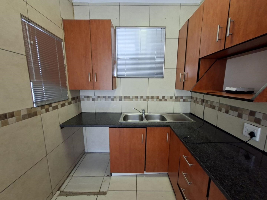 To Let 2 Bedroom Property for Rent in Buccleuch Gauteng