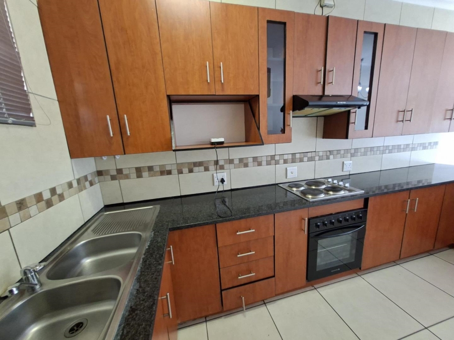 To Let 2 Bedroom Property for Rent in Buccleuch Gauteng