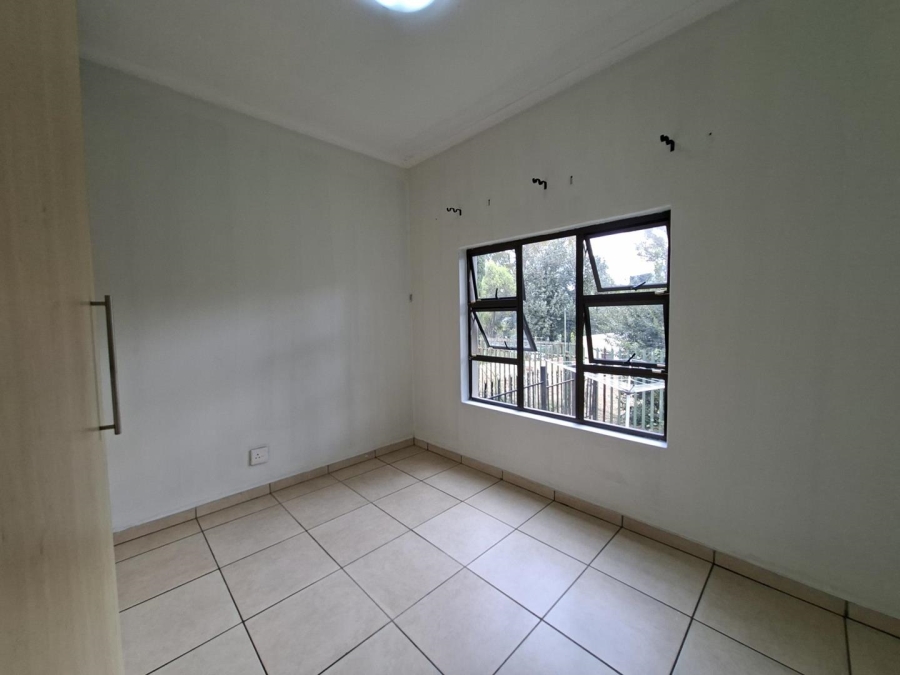 To Let 2 Bedroom Property for Rent in Buccleuch Gauteng