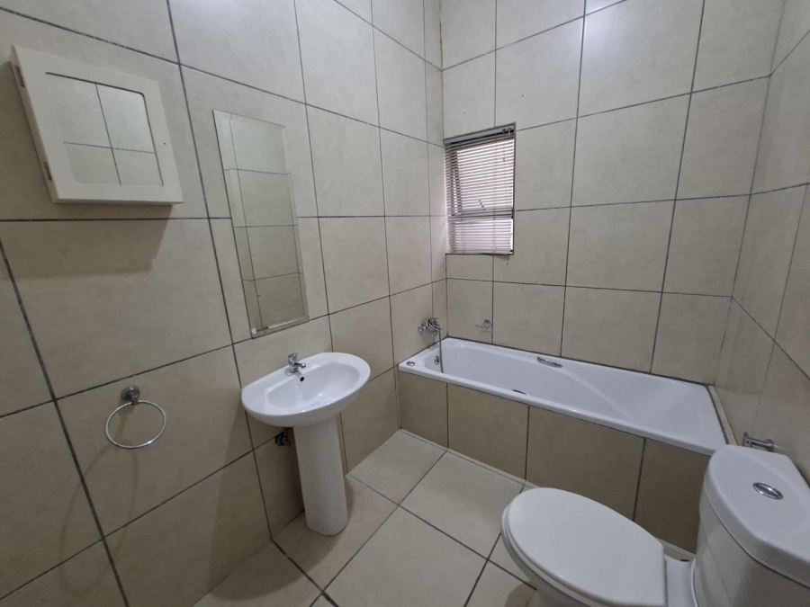 To Let 2 Bedroom Property for Rent in Buccleuch Gauteng
