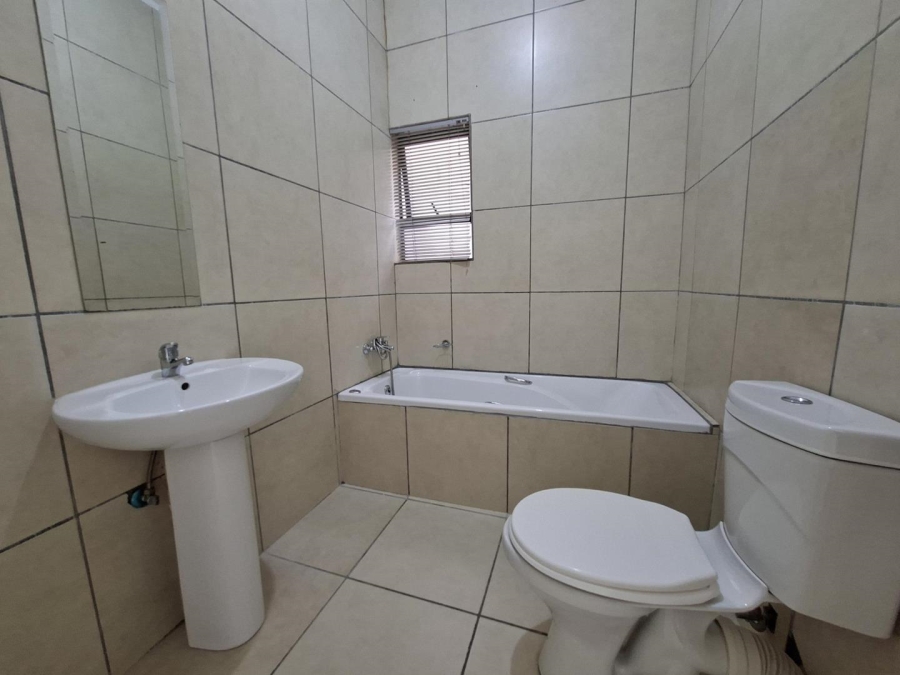 To Let 2 Bedroom Property for Rent in Buccleuch Gauteng