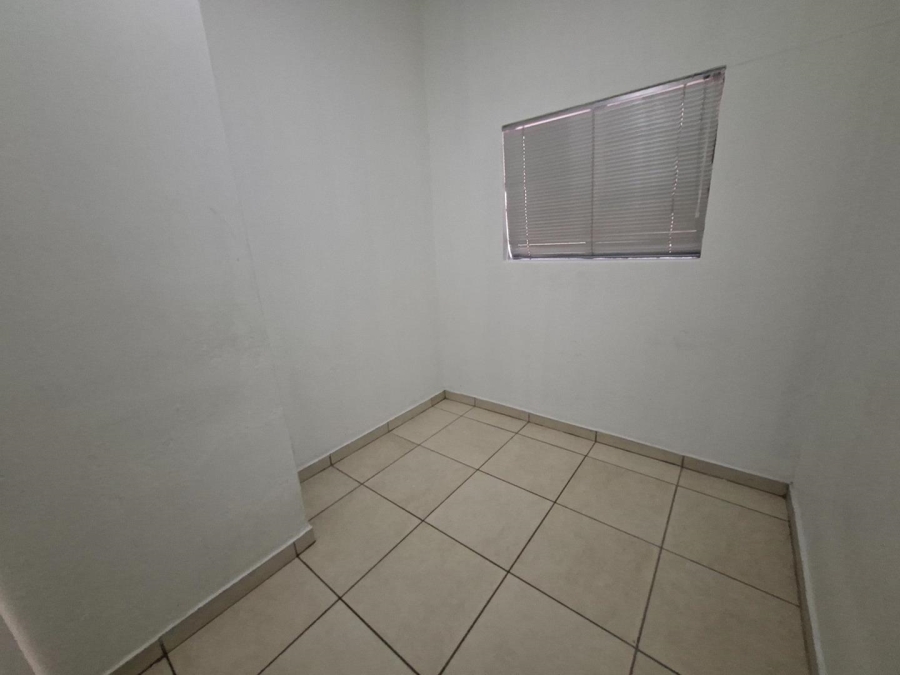 To Let 2 Bedroom Property for Rent in Buccleuch Gauteng