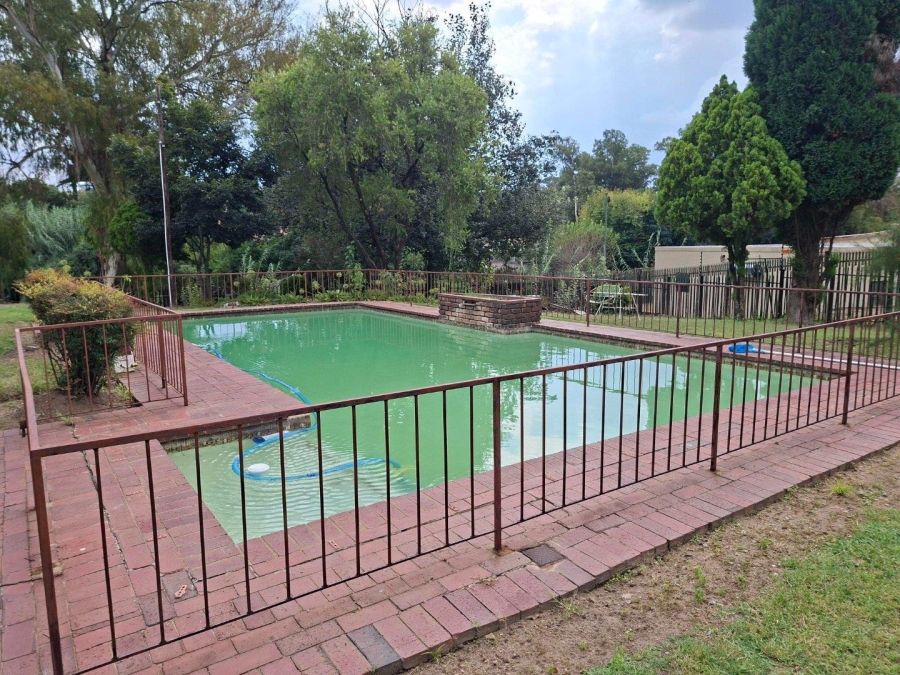To Let 2 Bedroom Property for Rent in Buccleuch Gauteng