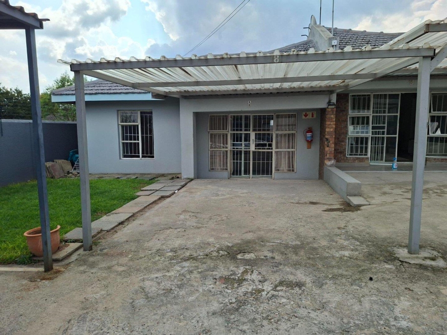 To Let 2 Bedroom Property for Rent in Buccleuch Gauteng