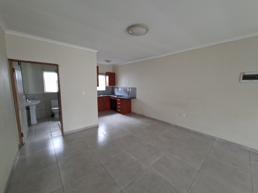 To Let 2 Bedroom Property for Rent in Buccleuch Gauteng