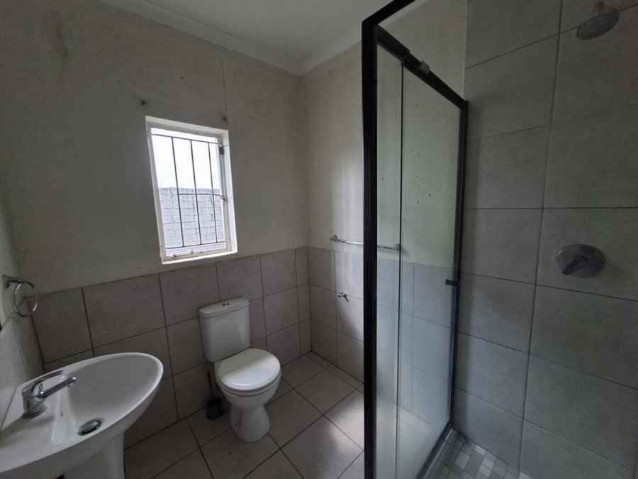 To Let 2 Bedroom Property for Rent in Buccleuch Gauteng