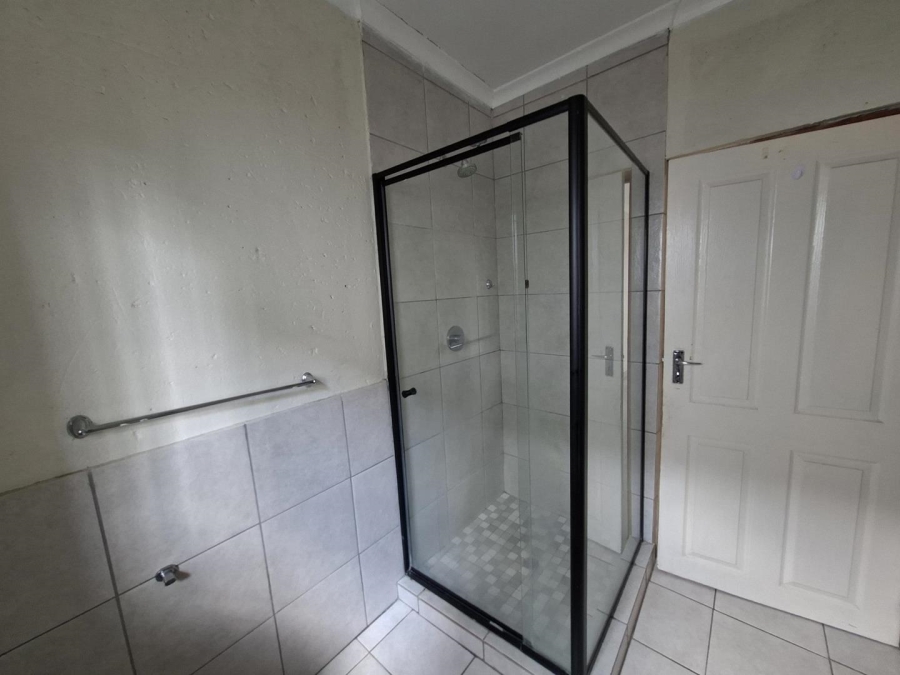 To Let 2 Bedroom Property for Rent in Buccleuch Gauteng