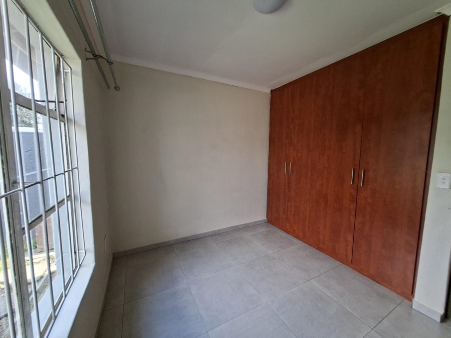 To Let 2 Bedroom Property for Rent in Buccleuch Gauteng