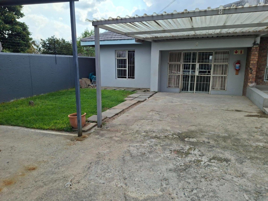 To Let 2 Bedroom Property for Rent in Buccleuch Gauteng