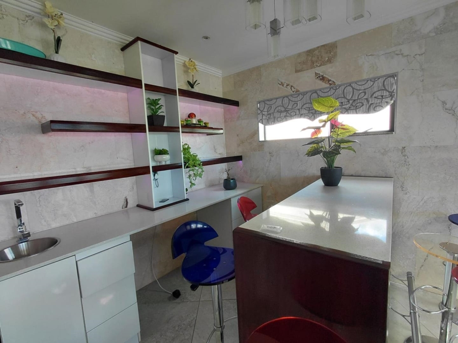 To Let 4 Bedroom Property for Rent in Roodekrans Gauteng