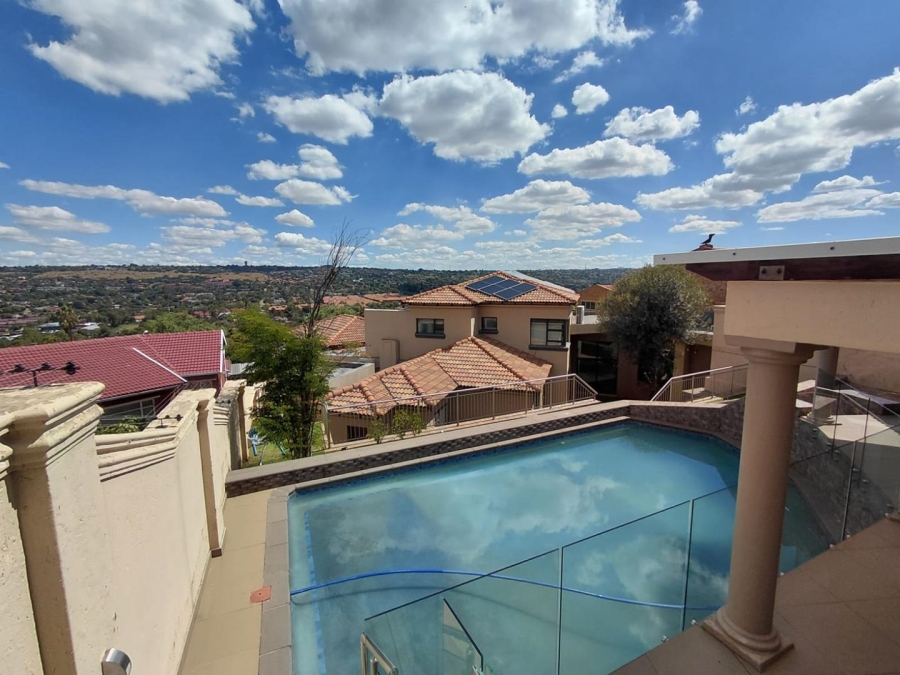 To Let 4 Bedroom Property for Rent in Roodekrans Gauteng