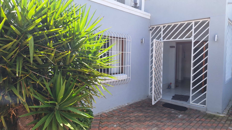 5 Bedroom Property for Sale in Florida Gauteng