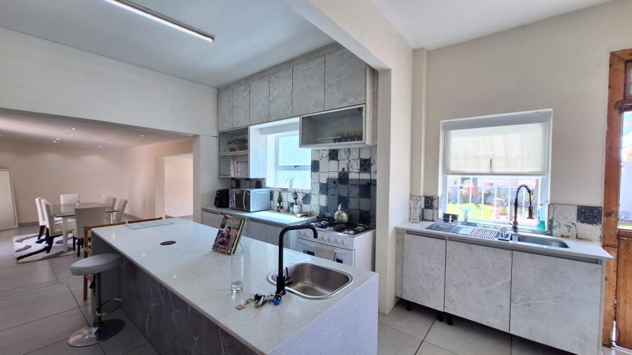 5 Bedroom Property for Sale in Florida Gauteng