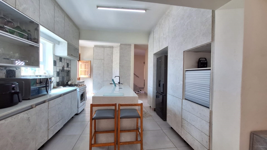 5 Bedroom Property for Sale in Florida Gauteng