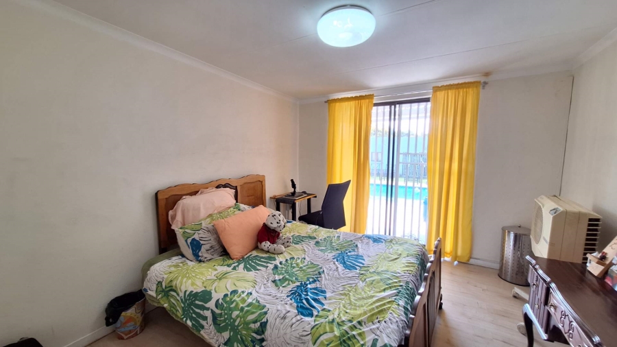 5 Bedroom Property for Sale in Florida Gauteng