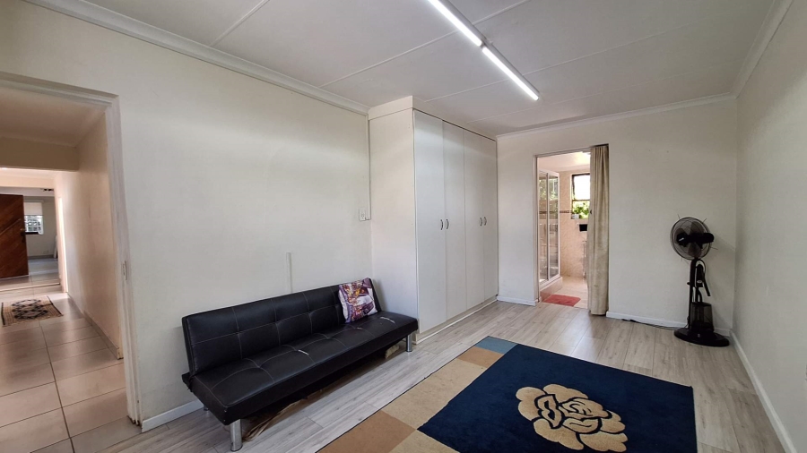 5 Bedroom Property for Sale in Florida Gauteng