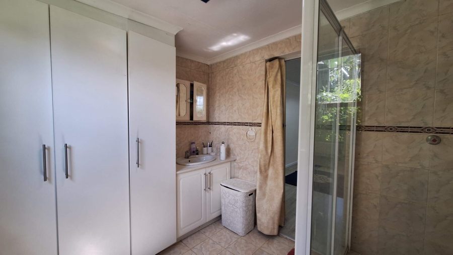 5 Bedroom Property for Sale in Florida Gauteng